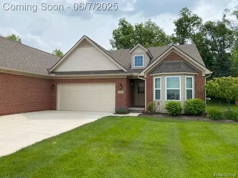 1946 Genoa Cir, Genoa, MI 48843