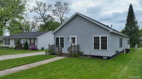 1670 Edwin Dr, Genoa, MI 48114