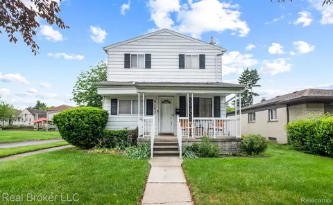 6107 Whitefield St, Dearborn Heights, MI 48127