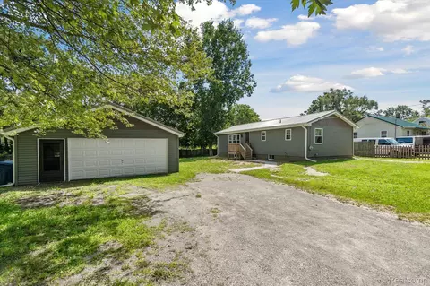8214 Rockwood Ave, Mount Morris, MI 48458