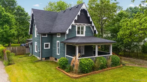 330 W Main St, Pinckney, MI 48169