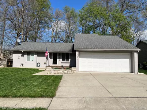 1041 Fairway Trails Dr, Brighton, MI 48116