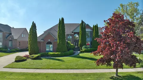 54545 Pelican Ln, Shelby Township, MI 48315