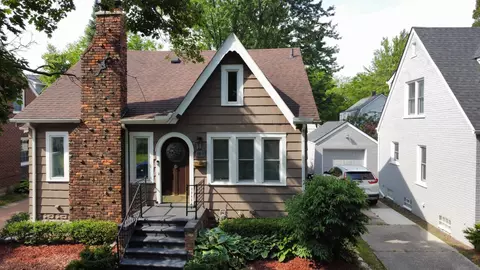 95 Mapleton Rd, Grosse Pointe Farms, MI 48236