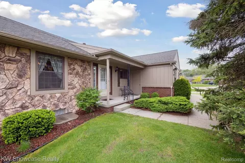 11928 Shenandoah #3, Green Oak, MI 48178