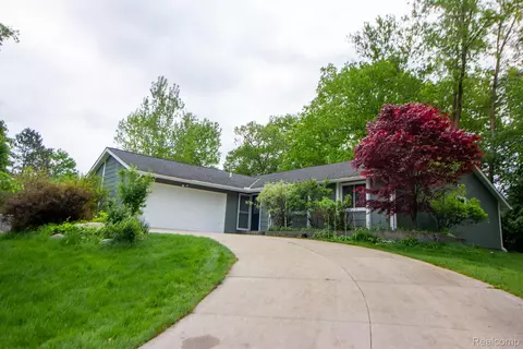 5107 Chestershire, West Bloomfield, MI 48322