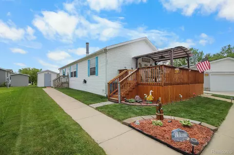 24321 Kingston Cir, Brownstown, MI 48134