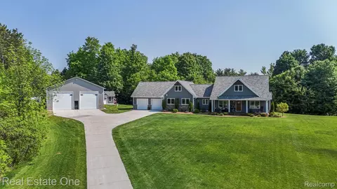 802 Potter Rd W, Traverse City, MI 49696
