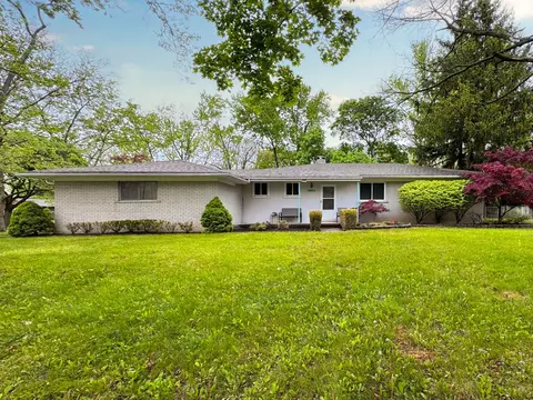 28711 Lorikay St, Farmington Hills, MI 48334