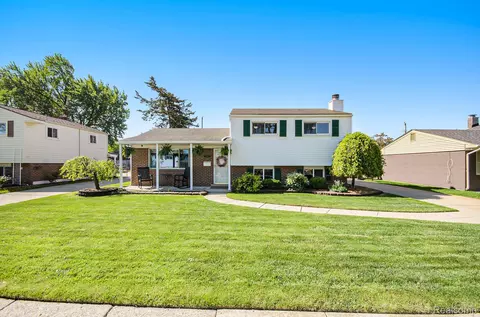 2426 Camel Dr, Sterling Heights, MI 48310