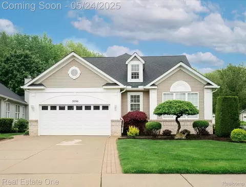 3930 Hillsdale Dr, Auburn Hills, MI 48326