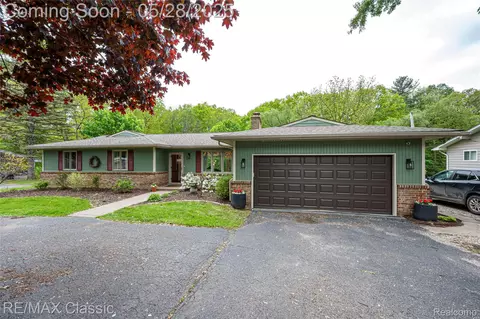 1467 W Avon Rd, Rochester Hills, MI 48309