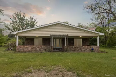 17935 Martinsville Rd, Sumpter, MI 48111
