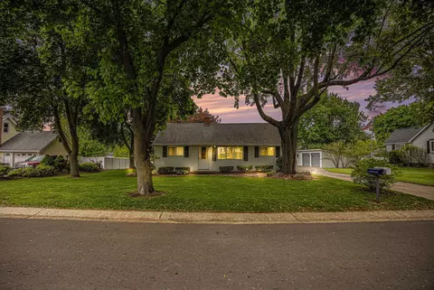 2724 Harrison Ave, Rochester Hills, MI 48307