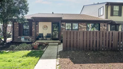 39596 Old Dominion Dr, Clinton Township, MI 48038