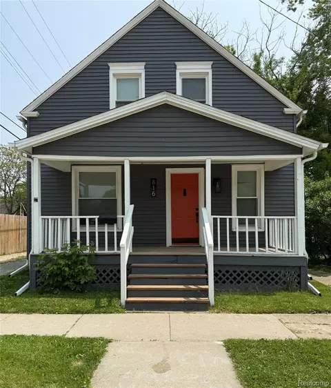 816 12th St, Port Huron, MI 48060