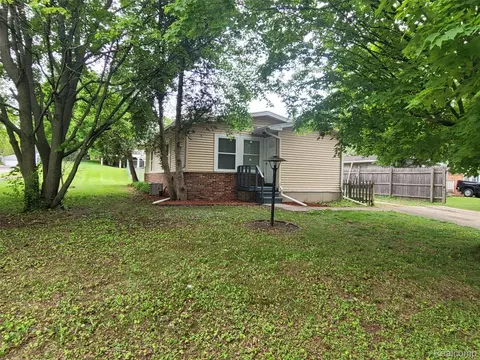 2921 Cranbrook Ave, Lansing, MI 48906