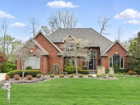 2849 Shorewood Blvd, Fort Gratiot, MI 48059