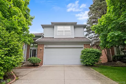 3099 Silverbrook Dr, Rochester, MI 48306
