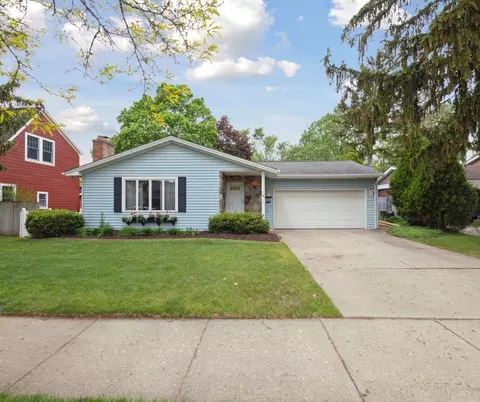 232 Mont Eagle St, Milford, MI 48381