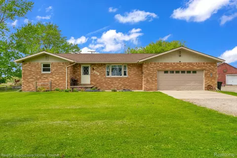 5011 State Rd, Fort Gratiot, MI 48059