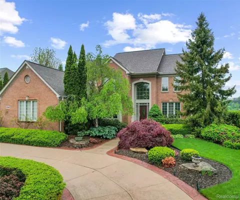 17747 Parkshore Dr, Northville, MI 48168