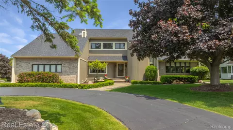 6600 Park Valley Dr, Independence, MI 48348