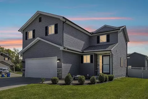 6576 Skylar Ln, Waterford, MI 48327