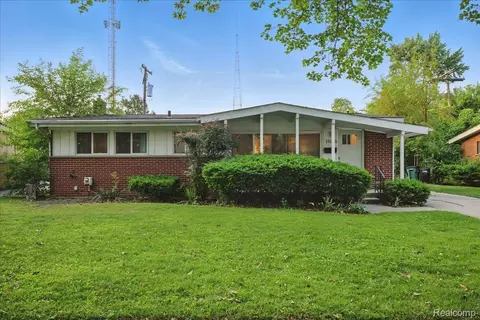 15220 Kenton St, Oak Park, MI 48237