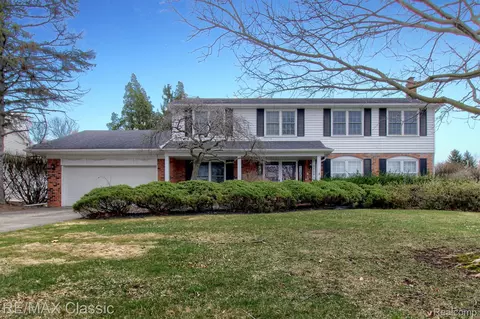 33951 Old Timber Rd, Farmington Hills, MI 48331