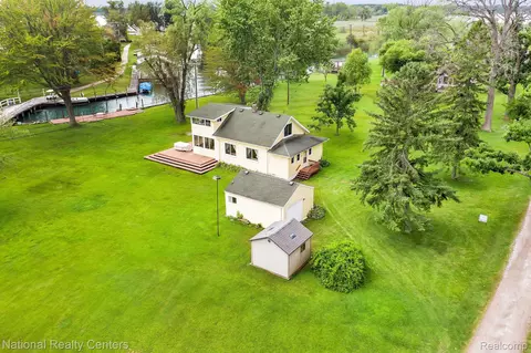 137 Druid Dr, Clay, MI 48001