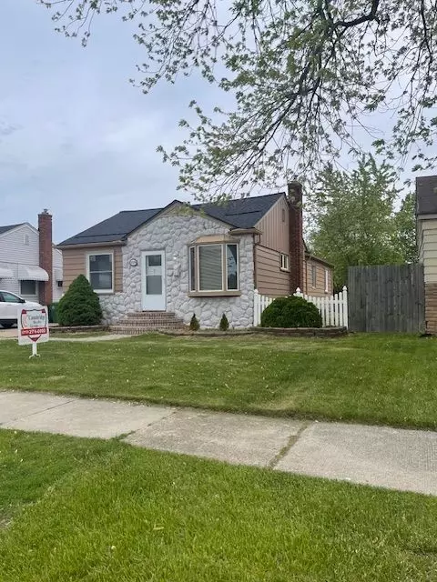 13068 Walnut St, Southgate, MI 48195