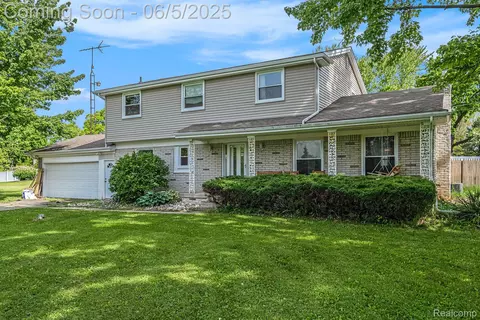 4371 E Cook Rd, Grand Blanc, MI 48439