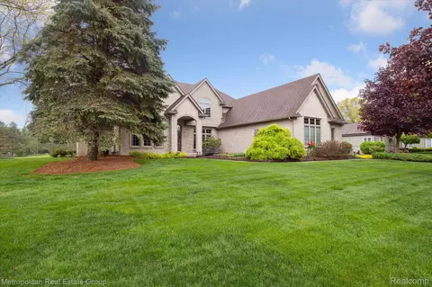 921 Gleneagles, Highland, MI 48357