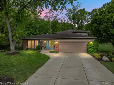 24915 Lakeland St, Farmington Hills, MI 48336