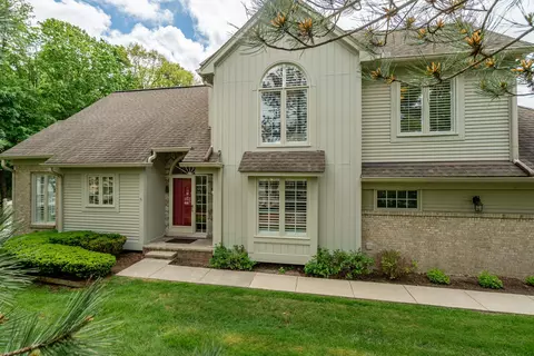 439 Covington Crt Ct, Northville, MI 48168
