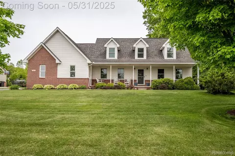 9863 Wynbrook Ln, Howell, MI 48843