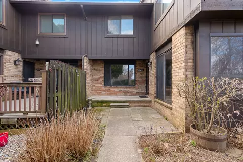 37477 Clubhouse Dr #165, Sterling Heights, MI 48312