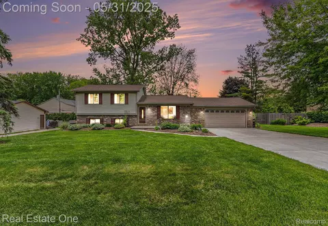 3714 Donley Ave, Rochester Hills, MI 48309