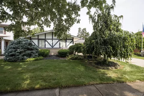 19280 Coventry Dr, Riverview, MI 48193