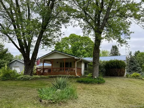 73 S Lake George Rd, Attica, MI 48412