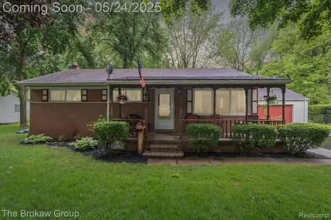 6605 Northview Dr, Independence, MI 48346