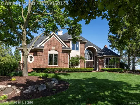 966 Mcdonald Dr, Northville, MI 48167