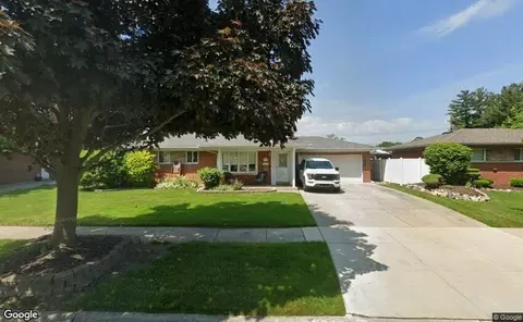 7349 Iroquois St, Westland, MI 48185