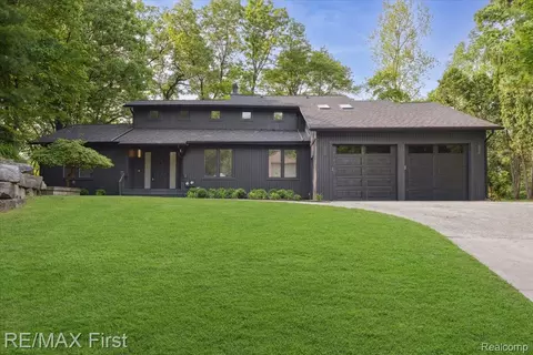 3091 Arns, Oakland, MI 48363