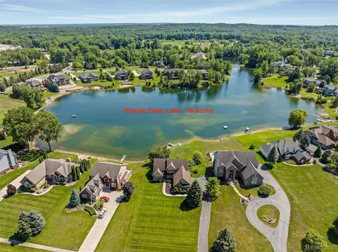 4470 Coastal Pkwy, White Lake, MI 48386