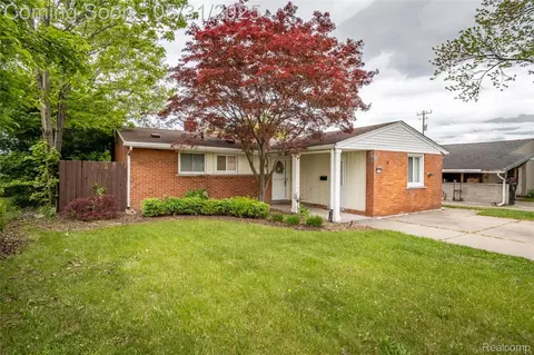 28940 Garfield St, Roseville, MI 48066