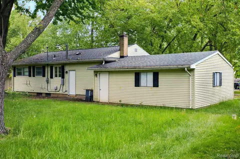 1469 Westwood Dr, Flint, MI 48532