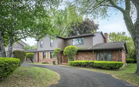 18851 Capitol Dr, Southfield, MI 48075