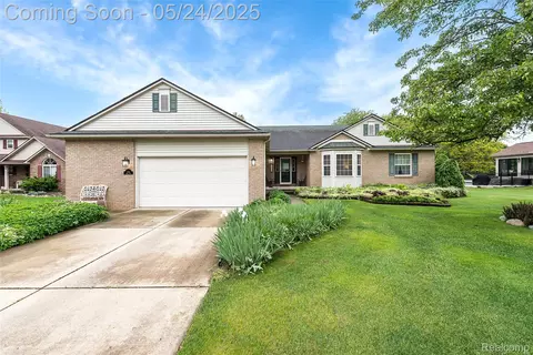 2174 Airway Dr, Brighton, MI 48114